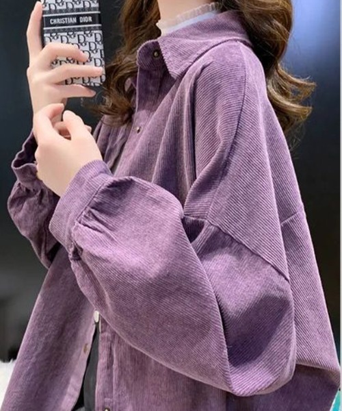witch(ウイッチ)の「オーバーサイズのパープルコーデュロイシャツ(シャツ/ブラウス・レディース・ブラック/パープル/ベージュ・L/XL/M)」の19枚目の写真