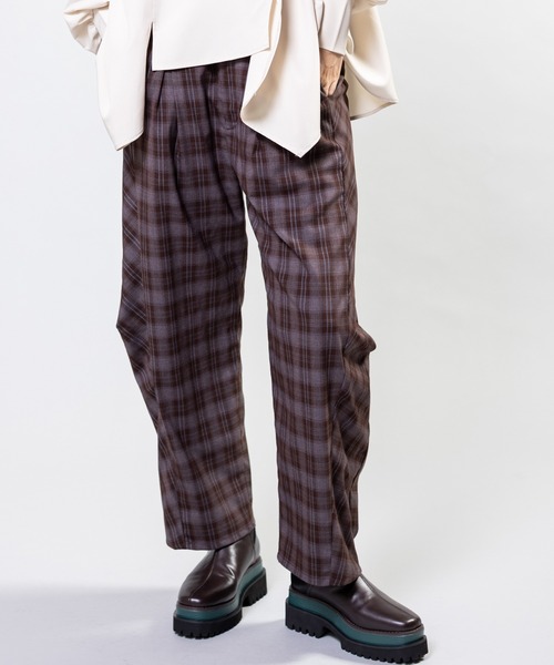 OSMOSIS(オズモーシス)の「チェックタックコクーンパンツ(デニムパンツ・レディース・ブラウン/レッド/ブラック・ONE SIZE)」の1枚目の写真