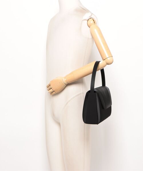form forma（フォルムフォルマ）の「【喪服・礼服】ブラックフォーマルバッグ/プリーツデザイン（ハンドバッグ・レディース・ブラック・FREE）」の5枚目の写真