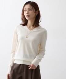 ベーシックVネックニット