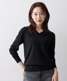 ベーシックVネックニット