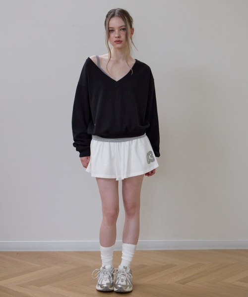 ROSEFRANTZ（ロゼフランツ）の「Deep V-neck Sweatshirt [Black]（スウェット・レディース・ブラック・OS）」の4枚目の写真
