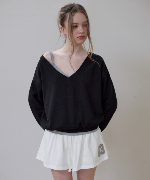 ROSEFRANTZ（ロゼフランツ）の「Deep V-neck Sweatshirt [Black]（スウェット・レディース・ブラック・OS）」の5枚目の写真