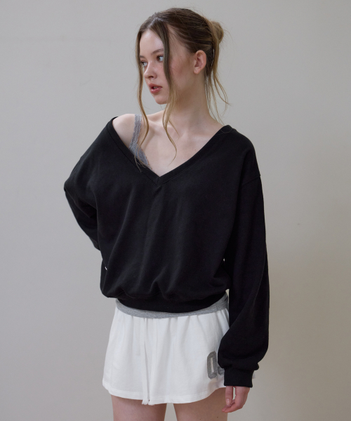 ROSEFRANTZ（ロゼフランツ）の「Deep V-neck Sweatshirt [Black]（スウェット・レディース・ブラック・OS）」の7枚目の写真