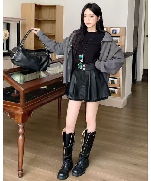 FUNdaysion(ファンデイション)の「フェイクレザープリーツミニスカパン(スカート・レディース・ブラック・S/M)」の9枚目の写真