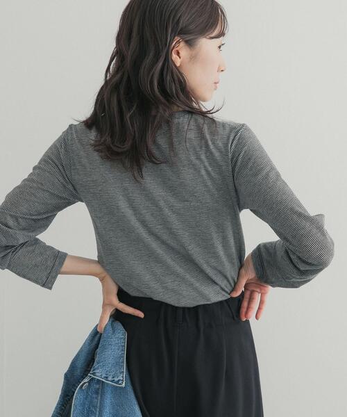 URBAN RESEARCH DOORS(アーバンリサーチドアーズ)の「カシミヤシルク混クルーネックカットソー(Tシャツ/カットソー・レディース・グレー系その他/オフホワイト/ブラック系その他・FREE)」の15枚目の写真