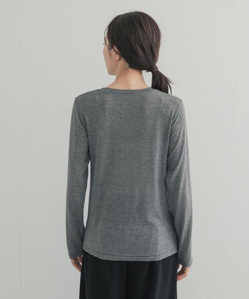 URBAN RESEARCH DOORS(アーバンリサーチドアーズ)の「カシミヤシルク混クルーネックカットソー(Tシャツ/カットソー・レディース・グレー系その他/オフホワイト/ブラック系その他・FREE)」の21枚目の写真