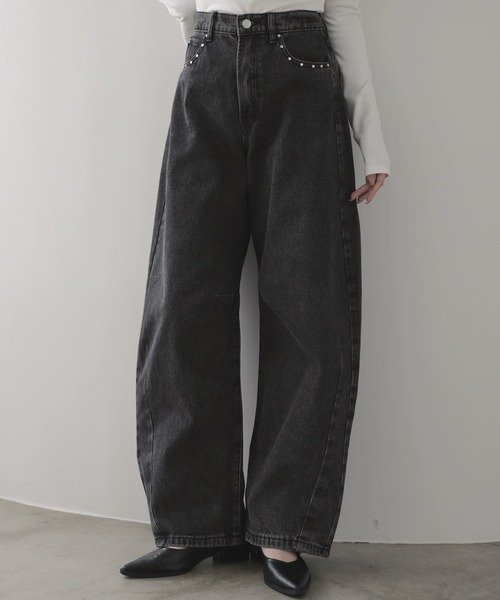 nouvellemoi(ヌーベルモイ)の「スタッズ付きカーブデニム(デニムパンツ・レディース・ブラック/インディゴブルー/ブルー・M)」の1枚目の写真