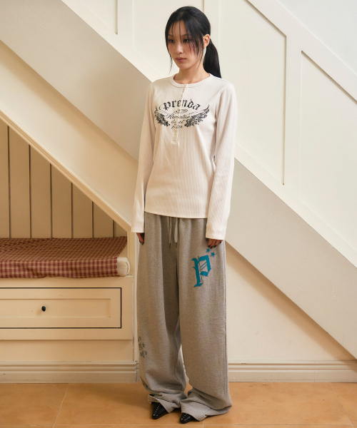 PRENDA(プレンダ)の「ウィンググラフィック ヘンリー長袖 ホワイト(Tシャツ/カットソー・レディース・その他・FREE)」の3枚目の写真