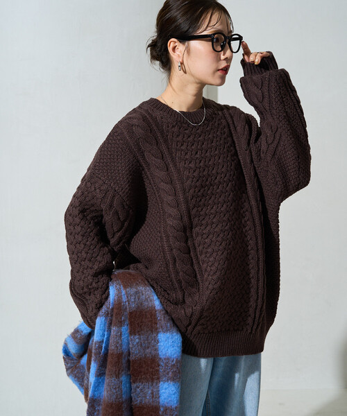FREAK'S STORE(フリークスストア)の「限定展開 ビッグシルエット ケーブルニット プルオーバー(ニット/セーター・レディース・ブラウン/グレー/マスタード/ネイビー/ナチュラル・フリ-)」の7枚目の写真