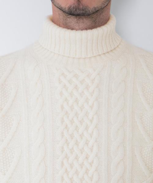 green label relaxing（グリーンレーベルリラクシング）の「BC ◎HAMI/LAMB ARAN タートルネック ニット◆（ニット/セーター・メンズ・オフホワイト/ベージュ/ネイビー・MEDIUM/SMALL/X-LARGE/XX-LARGE/LARGE）」の5枚目の写真
