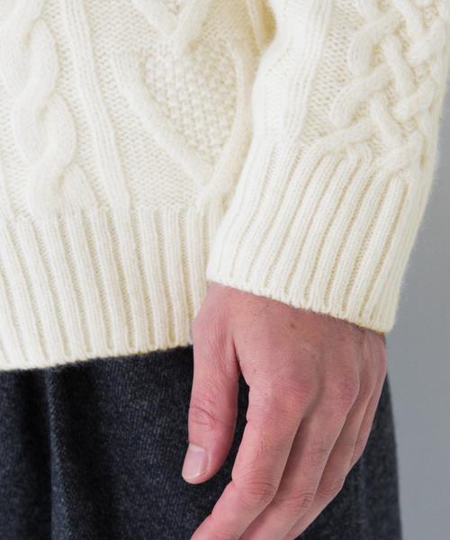 green label relaxing（グリーンレーベルリラクシング）の「BC ◎HAMI/LAMB ARAN タートルネック ニット◆（ニット/セーター・メンズ・オフホワイト/ベージュ/ネイビー・MEDIUM/SMALL/X-LARGE/XX-LARGE/LARGE）」の6枚目の写真