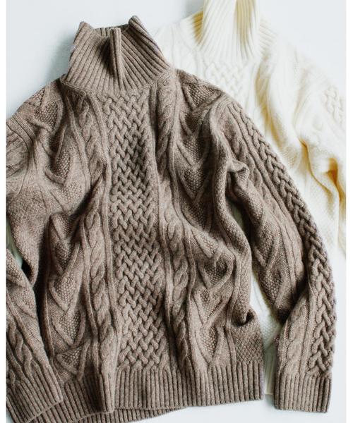 green label relaxing（グリーンレーベルリラクシング）の「BC ◎HAMI/LAMB ARAN タートルネック ニット◆（ニット/セーター・メンズ・オフホワイト/ベージュ/ネイビー・MEDIUM/SMALL/X-LARGE/XX-LARGE/LARGE）」の4枚目の写真