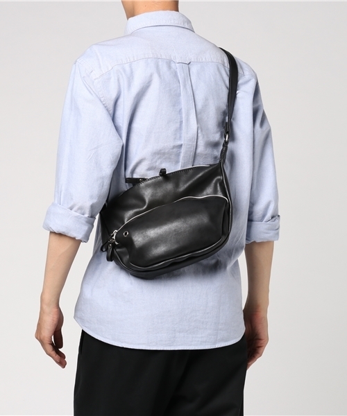 WEGO（ウィゴー）の「WEGO/フェイクレザー半月ミニショルダーバッグ（ショルダーバッグ・メンズ・ネイビー/ブラウン/キャメル/ブラック・FREE）」の7枚目の写真
