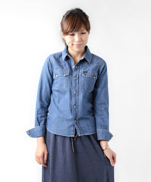 NANO universe(ナノユニバース)の「LEE/NU別注 ウェスタンシャツ(シャツ/ブラウス・レディース・ブルー・SMALL/MEDIUM)」の3枚目の写真