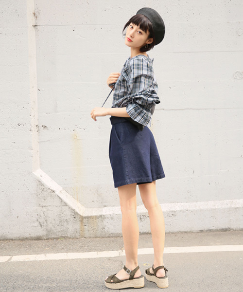 LOWRYS FARM(ローリーズファーム)の「ベルトツキハイウエストタックショートパンツ 786362 (その他パンツ・レディース・チェック/ネイビー/ベージュ/ブラック・MEDIUM/LARGE)」の14枚目の写真