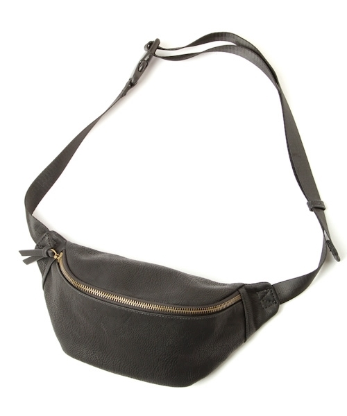 niko and...（ニコアンド）の「フェイクレザーウエストバッグ（ボディバッグ/ウエストポーチ・メンズ・ブラック/チャコールグレー/ベージュ/マスタード・FREE）」の8枚目の写真