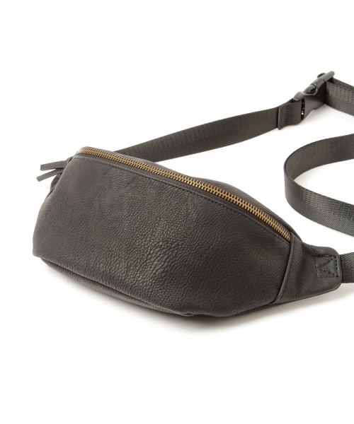niko and...（ニコアンド）の「フェイクレザーウエストバッグ（ボディバッグ/ウエストポーチ・メンズ・ブラック/チャコールグレー/ベージュ/マスタード・FREE）」の13枚目の写真