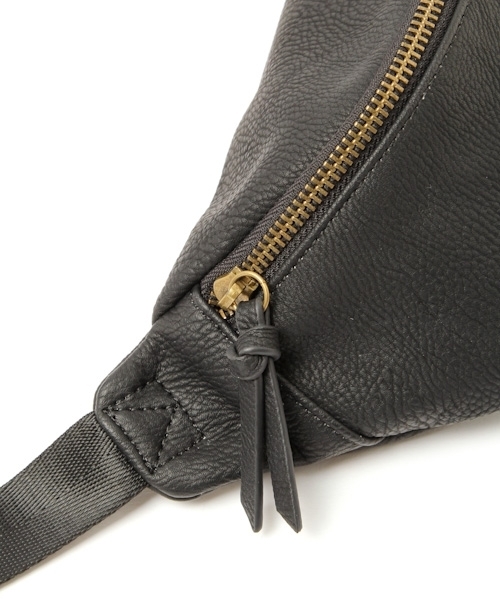 niko and...（ニコアンド）の「フェイクレザーウエストバッグ（ボディバッグ/ウエストポーチ・メンズ・ブラック/チャコールグレー/ベージュ/マスタード・FREE）」の17枚目の写真