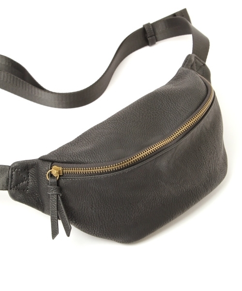 niko and...（ニコアンド）の「フェイクレザーウエストバッグ（ボディバッグ/ウエストポーチ・メンズ・ブラック/チャコールグレー/ベージュ/マスタード・FREE）」の19枚目の写真