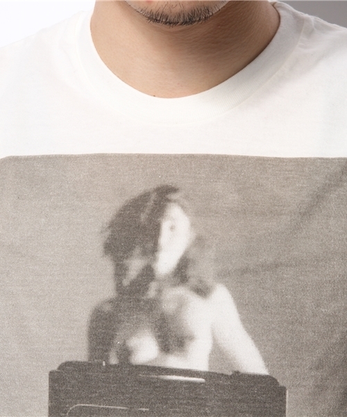 And A(アンドエー)の「MADONNA NUDES1979 Photo Tee vol.3 (JACKSON MATISSE)(Tシャツ/カットソー・メンズ・ホワイト・MEDIUM/SMALL)」の3枚目の写真