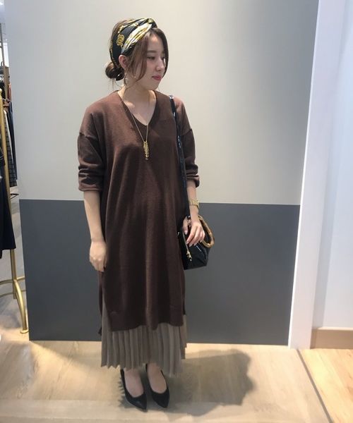 YECCA VECCA（イェッカヴェッカ）の「・Vネックニットワンピース（ワンピース・レディース・ブラック/ブラウン/ブルー/杢グレー・FREE）」の3枚目の写真