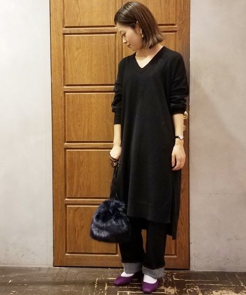 YECCA VECCA（イェッカヴェッカ）の「・Vネックニットワンピース（ワンピース・レディース・ブラック/ブラウン/ブルー/杢グレー・FREE）」の2枚目の写真