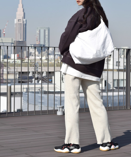 w closet（ダブルクローゼット）の「配色ステッチBigスウェット（スウェット・レディース・アイボリー/グレー系その他/スミクロ・FREE）」の6枚目の写真