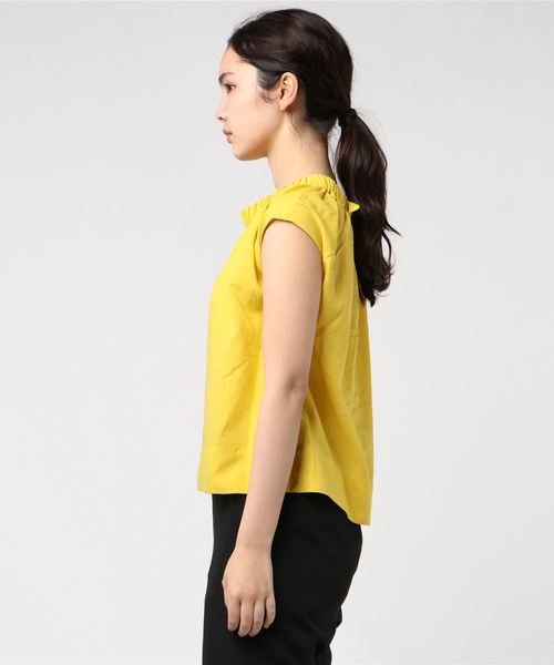 Te chichi（テチチ）の「TRCu後リボンゴムギャザー衿ブラウス（シャツ/ブラウス・レディース・ベージュ/ネイビー/オフホワイト/イエロー・ﾌﾘ-）」の5枚目の写真