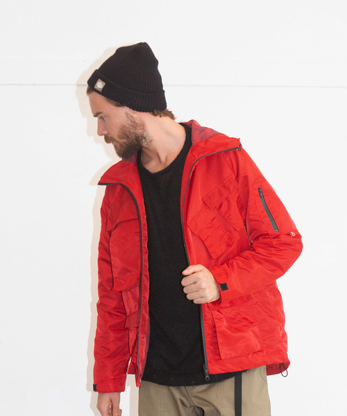 VIRGOwearworks（ヴァルゴウェアワークス）の「BIG POCKET MOUNTAIN PARKA（ナイロンジャケット・メンズ・ブラック/イエロー/レッド・4/3/2）」の6枚目の写真