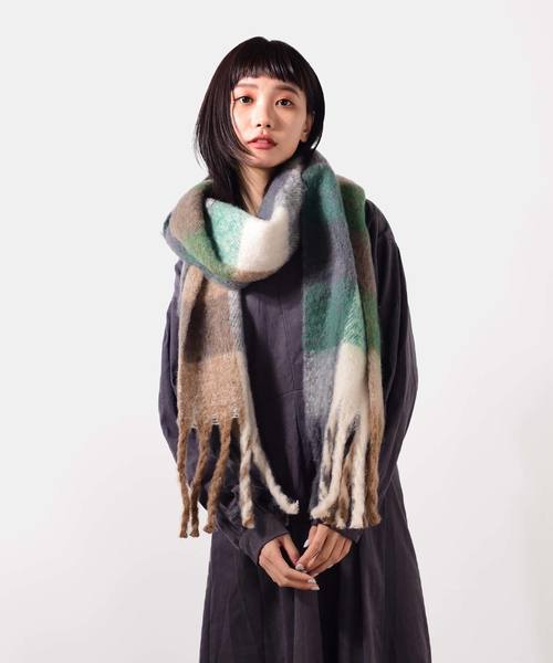 VitaFelice（ヴィータフェリーチェ）の「モヘアタッチマフラー ボリュームストール（ストール/ショール・レディース・キャメル/マスタード/サックスブルー/ブラック/ベージュ系その他/クリーム/ピンク/グレー/グリーン系その他/ブルー系その他/レッド系その他/パープル系その他/モカ/オレンジ/ピンク系その他/ピンク系その他2・FREE）」の7枚目の写真