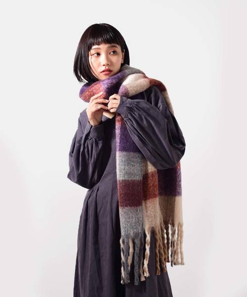 VitaFelice（ヴィータフェリーチェ）の「モヘアタッチマフラー ボリュームストール（ストール/ショール・レディース・キャメル/マスタード/サックスブルー/ブラック/ベージュ系その他/クリーム/ピンク/グレー/グリーン系その他/ブルー系その他/レッド系その他/パープル系その他/モカ/オレンジ/ピンク系その他/ピンク系その他2・FREE）」の10枚目の写真