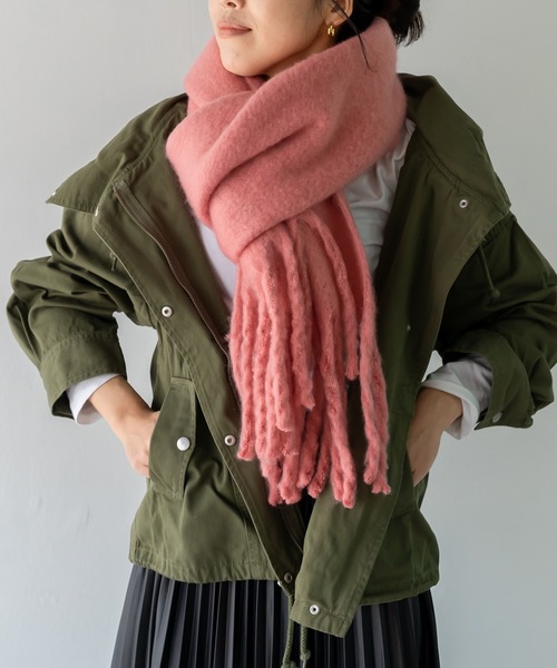 VitaFelice（ヴィータフェリーチェ）の「モヘアタッチマフラー ボリュームストール（ストール/ショール・レディース・キャメル/マスタード/サックスブルー/ブラック/ベージュ系その他/クリーム/ピンク/グレー/グリーン系その他/ブルー系その他/レッド系その他/パープル系その他/モカ/オレンジ/ピンク系その他/ピンク系その他2・FREE）」の14枚目の写真