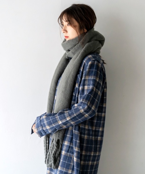 VitaFelice（ヴィータフェリーチェ）の「モヘアタッチマフラー ボリュームストール（ストール/ショール・レディース・キャメル/マスタード/サックスブルー/ブラック/ベージュ系その他/クリーム/ピンク/グレー/グリーン系その他/ブルー系その他/レッド系その他/パープル系その他/モカ/オレンジ/ピンク系その他/ピンク系その他2・FREE）」の3枚目の写真