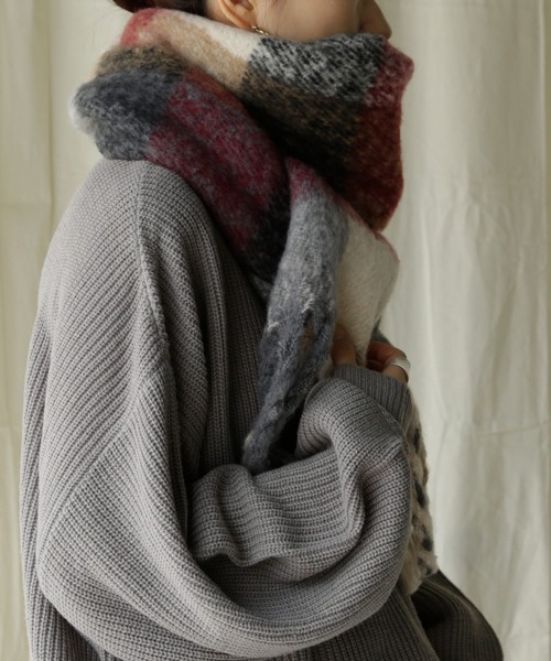 VitaFelice（ヴィータフェリーチェ）の「モヘアタッチマフラー ボリュームストール（ストール/ショール・レディース・キャメル/マスタード/サックスブルー/ブラック/ベージュ系その他/クリーム/ピンク/グレー/グリーン系その他/ブルー系その他/レッド系その他/パープル系その他/モカ/オレンジ/ピンク系その他/ピンク系その他2・FREE）」の21枚目の写真