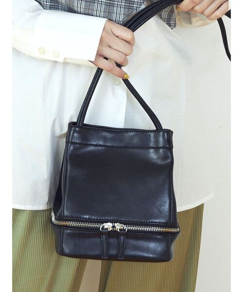 EMODA（エモダ）の「W CLOPミニマルバッグ（ショルダーバッグ・レディース・ブラック/ベージュ/ブルー・FREE）」の2枚目の写真