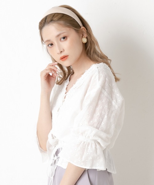 one after another NICE CLAUP（ワンアフターアナザーナイスクラップ）の「インナーセットからみレースブラウス（シャツ/ブラウス・レディース・ベージュ/オフホワイト/ブルーグレー・FREE）」の10枚目の写真