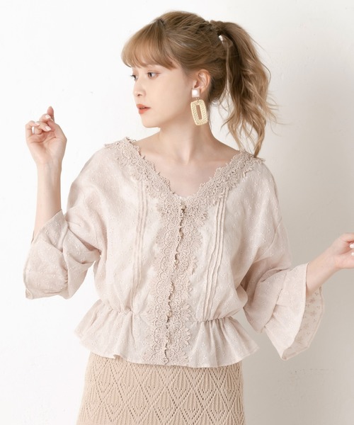 one after another NICE CLAUP（ワンアフターアナザーナイスクラップ）の「インナーセットからみレースブラウス（シャツ/ブラウス・レディース・ベージュ/オフホワイト/ブルーグレー・FREE）」の8枚目の写真
