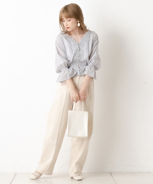 one after another NICE CLAUP（ワンアフターアナザーナイスクラップ）の「インナーセットからみレースブラウス（シャツ/ブラウス・レディース・ベージュ/オフホワイト/ブルーグレー・FREE）」の9枚目の写真