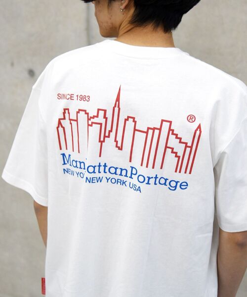 Manhattan Portage（マンハッタンポーテージ）の「【WEB限定/SHIPS別注】Manhattan Portage: ネオンカラー エンブロイダリー ロゴ Tシャツ（Tシャツ/カットソー・メンズ・ホワイト/グレー/ブラック/ナチュラル・SMALL/MEDIUM/X-LARGE/LARGE）」の2枚目の写真