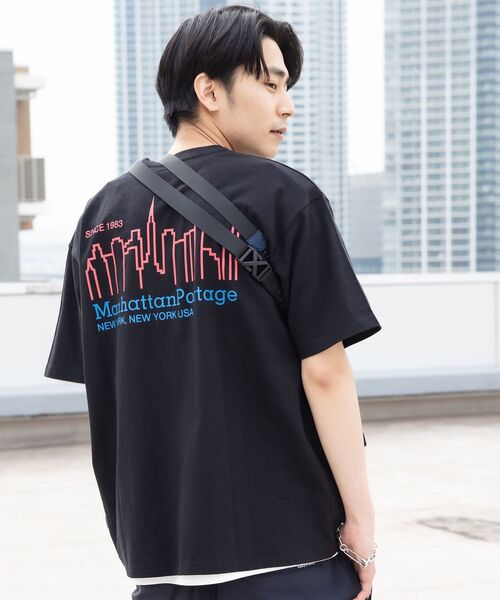 Manhattan Portage（マンハッタンポーテージ）の「【WEB限定/SHIPS別注】Manhattan Portage: ネオンカラー エンブロイダリー ロゴ Tシャツ（Tシャツ/カットソー・メンズ・ホワイト/グレー/ブラック/ナチュラル・SMALL/MEDIUM/X-LARGE/LARGE）」の13枚目の写真