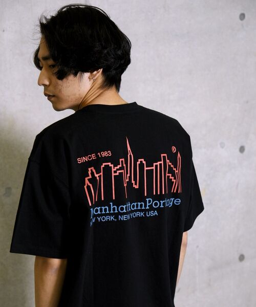 Manhattan Portage（マンハッタンポーテージ）の「【WEB限定/SHIPS別注】Manhattan Portage: ネオンカラー エンブロイダリー ロゴ Tシャツ（Tシャツ/カットソー・メンズ・ホワイト/グレー/ブラック/ナチュラル・SMALL/MEDIUM/X-LARGE/LARGE）」の6枚目の写真