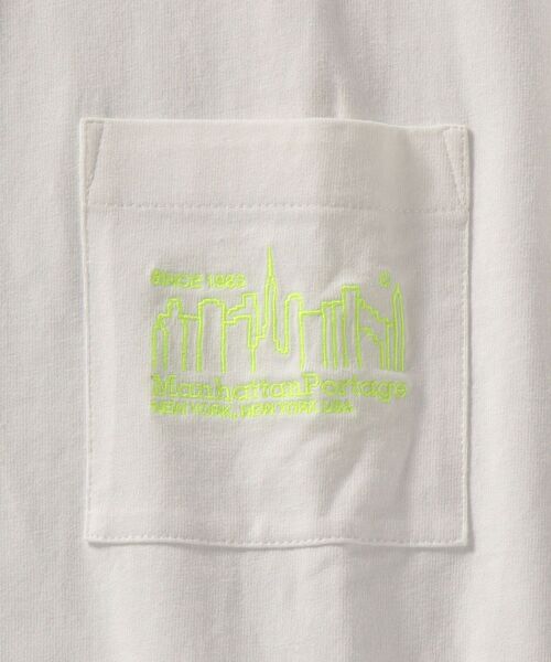 Manhattan Portage（マンハッタンポーテージ）の「【WEB限定/SHIPS別注】Manhattan Portage: ネオンカラー エンブロイダリー ロゴ Tシャツ（Tシャツ/カットソー・メンズ・ホワイト/グレー/ブラック/ナチュラル・SMALL/MEDIUM/X-LARGE/LARGE）」の18枚目の写真