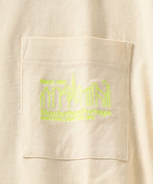 Manhattan Portage（マンハッタンポーテージ）の「【WEB限定/SHIPS別注】Manhattan Portage: ネオンカラー エンブロイダリー ロゴ Tシャツ（Tシャツ/カットソー・メンズ・ホワイト/グレー/ブラック/ナチュラル・SMALL/MEDIUM/X-LARGE/LARGE）」の11枚目の写真