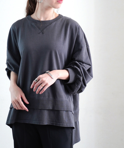 Fizz（フィズ）の「【Fizz/フィズ】　USED加工　裏毛レイヤード風デザイントップス（スウェット・レディース・ブラック/アイボリー/グレイッシュベージュ/ブルー・M）」の3枚目の写真