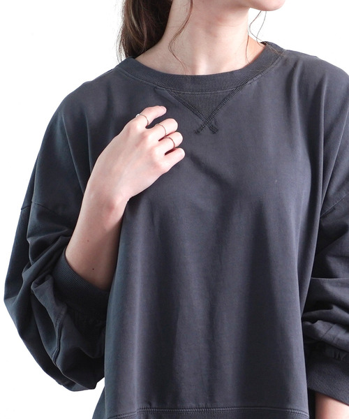 Fizz（フィズ）の「【Fizz/フィズ】　USED加工　裏毛レイヤード風デザイントップス（スウェット・レディース・ブラック/アイボリー/グレイッシュベージュ/ブルー・M）」の19枚目の写真