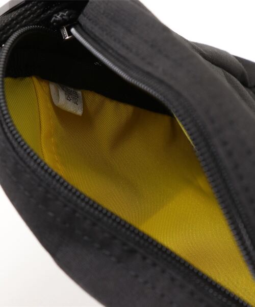 Champion(チャンピオン)の「Champion/チャンピオン グリッツ タテ型ショルダーバッグ 63155(ショルダーバッグ・メンズ・ブラック/グリーン/ベージュ/イエロー・FREE)」の7枚目の写真