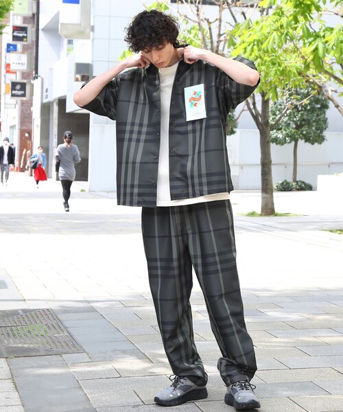 THE SHOP TK （ザ ショップ ティーケー ）の「◆【WEB限定】ビッグシルエットスケーターシャツ/合皮/オンブレー/チェック/セットアップ対応可（シャツ/ブラウス・メンズ・ベージュ系/ダークグリーン系1/ライトグリーン系/ブラック/ブラック系/ブルー系・01/02/03/04）」の18枚目の写真