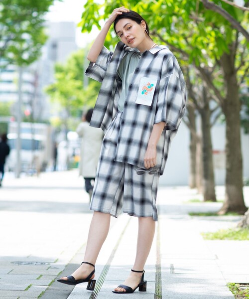 THE SHOP TK （ザ ショップ ティーケー ）の「◆【WEB限定】ビッグシルエットスケーターシャツ/合皮/オンブレー/チェック/セットアップ対応可（シャツ/ブラウス・メンズ・ベージュ系/ダークグリーン系1/ライトグリーン系/ブラック/ブラック系/ブルー系・01/02/03/04）」の8枚目の写真