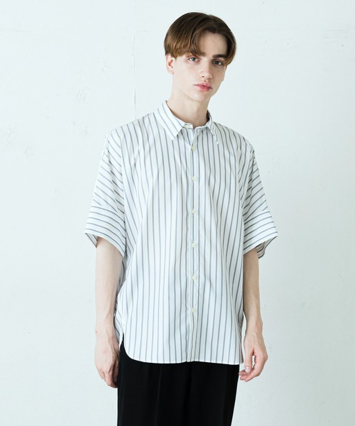 Lui's（ルイス）の「ストライプドルマンデザイン ビッグシャツ（シャツ/ブラウス・メンズ・ホワイト/ブルー・SMALL/MEDIUM）」の2枚目の写真